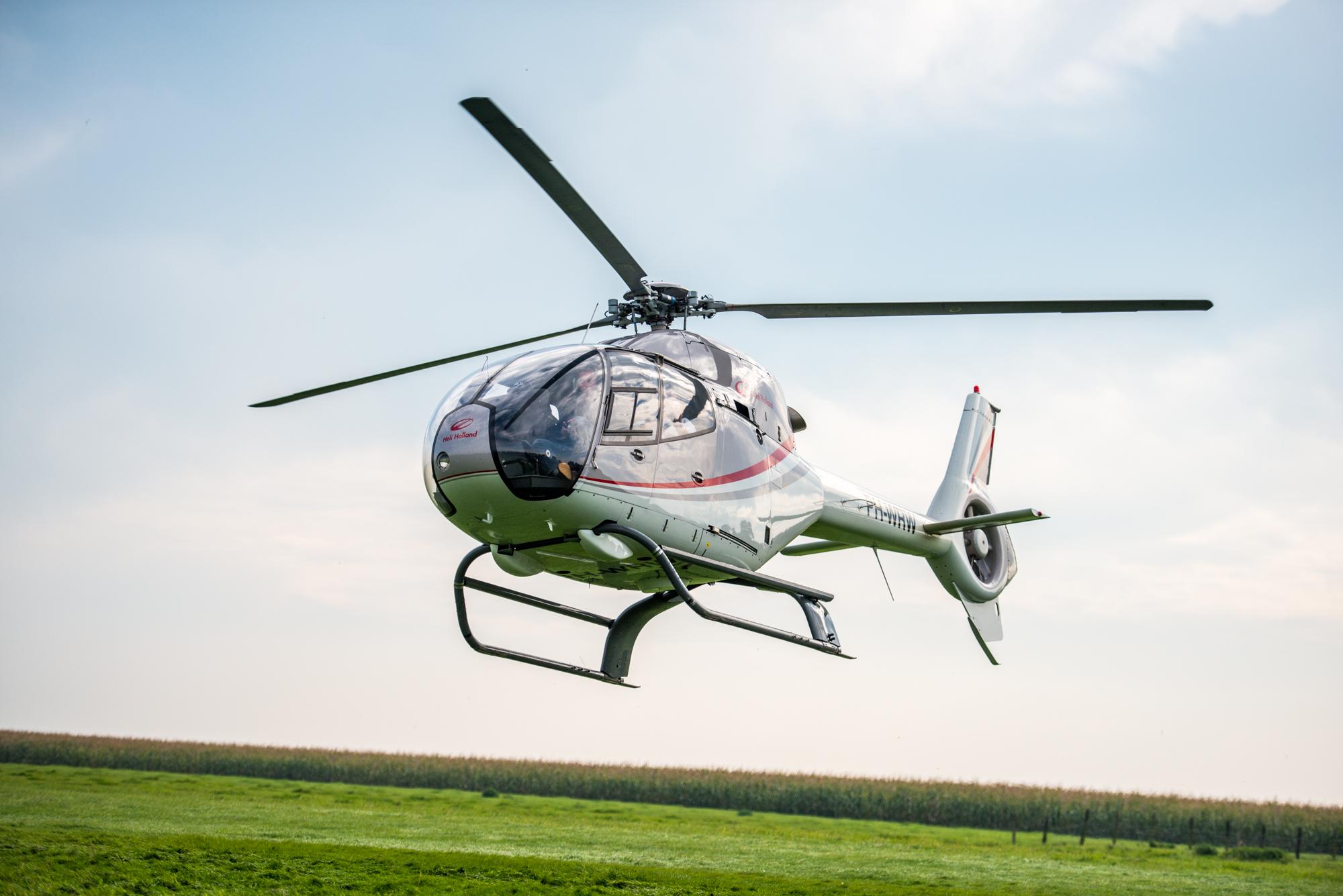 Helikoptervlucht boven Nederland of België