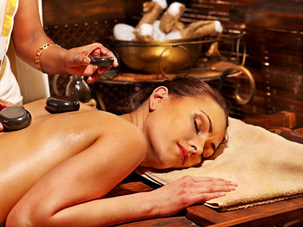 Hoofd- en schoudermassage bij Ayurvedisch Schoonheidssalon Dhana Laxmi (60 min.)